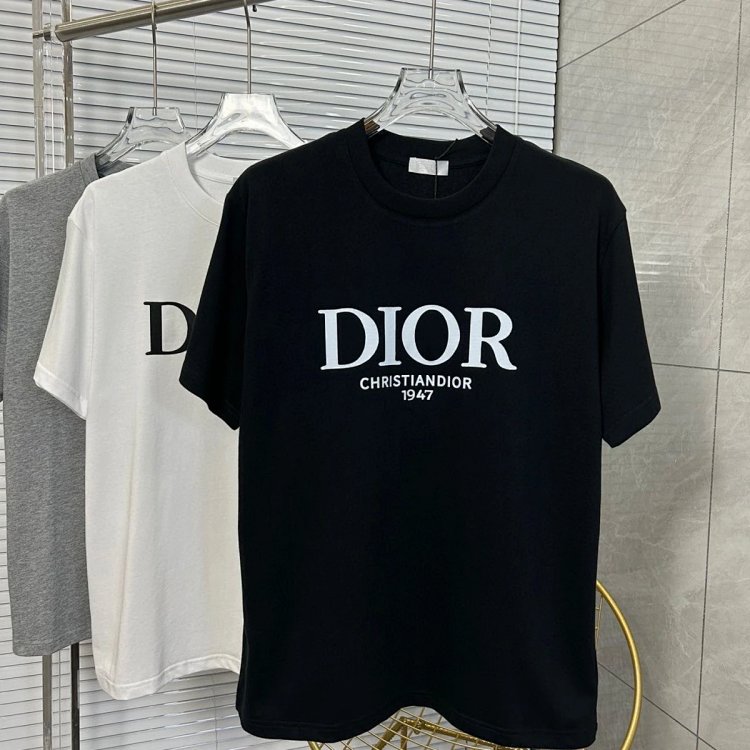 Dior Light Luxury Short Sleeved T-shirt Men's Half Sleeved Top Unisex Dior Short Sleeved Shirt