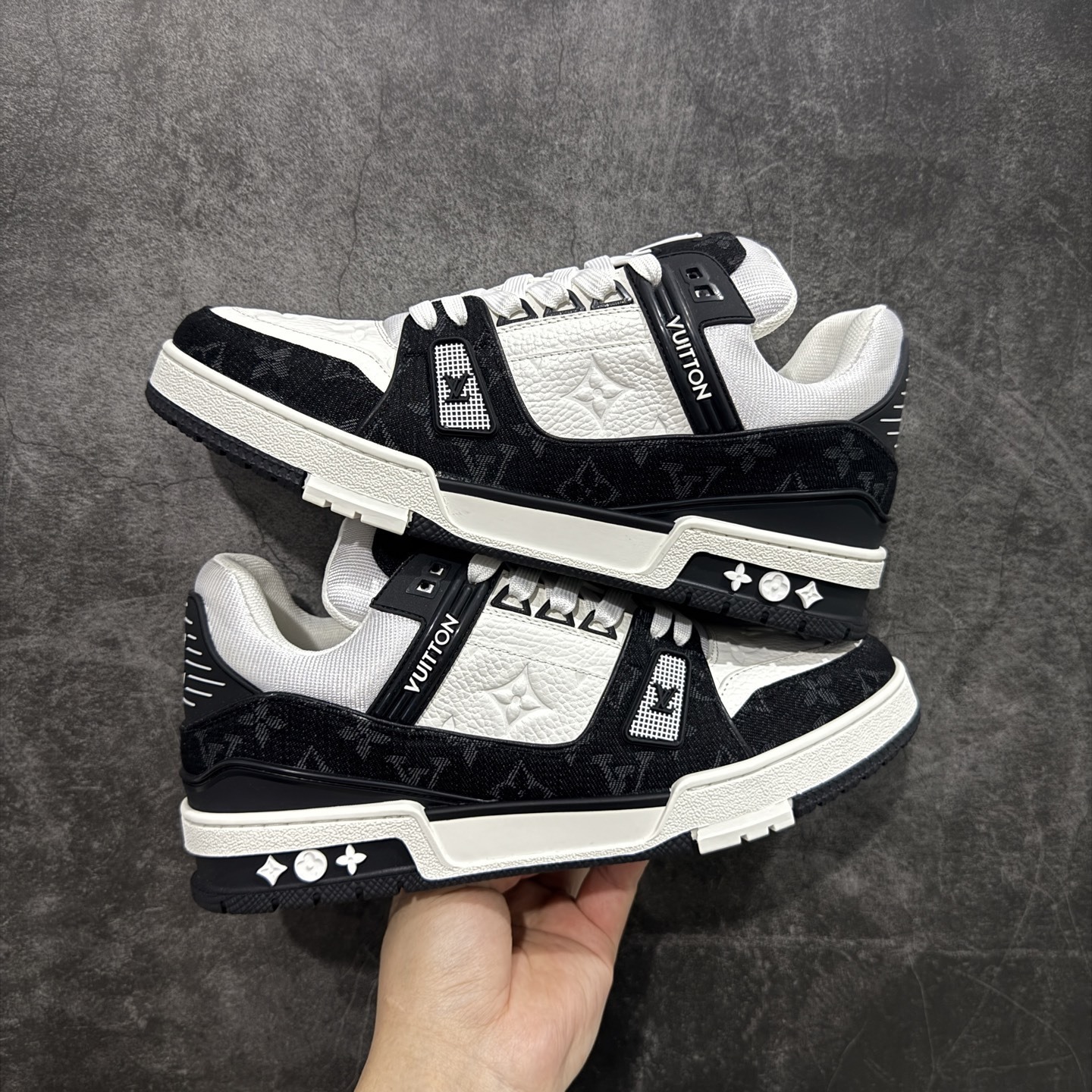 Louis Vuitton Trainer Sneaker T538004
