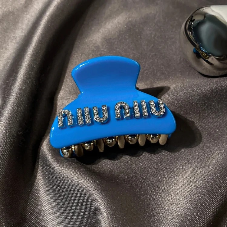 Hairpin ~ Feel the Back of the Head To Grab the Letter Clip