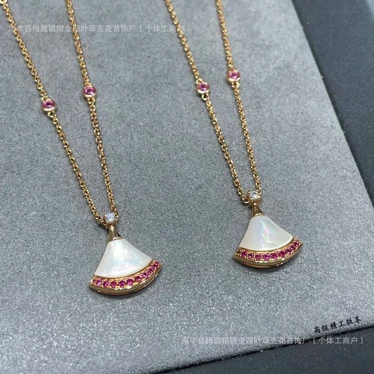 Full of mother-of-pearl chalcedony red double-layered manufacturer's necklace, exquisitely carved Jin Baoge diamond white fan-shaped small skirt fan *No quality problems, no reason to return