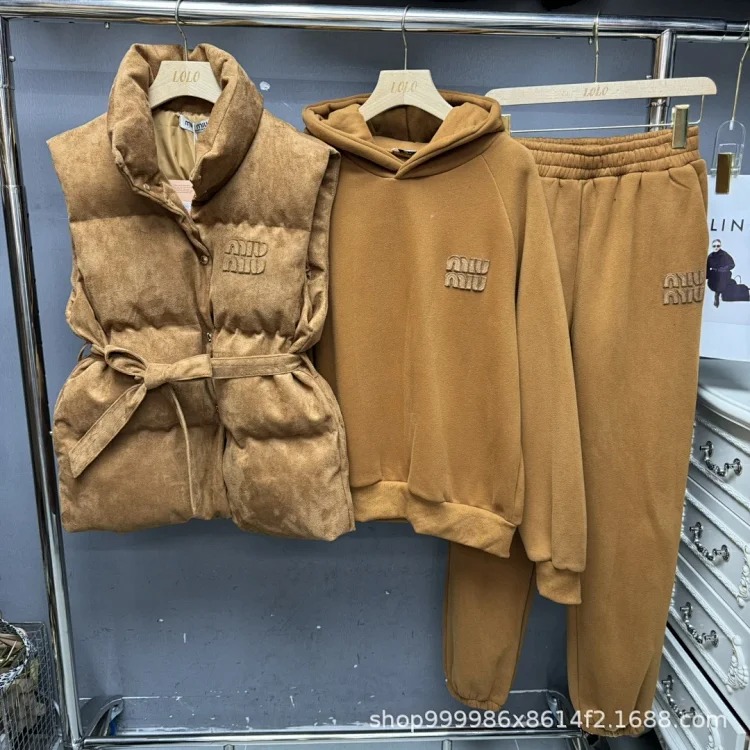 Three-piece Set of Vest, Versatile for + Fleece Sweatshirt 24 Casual + Suede
