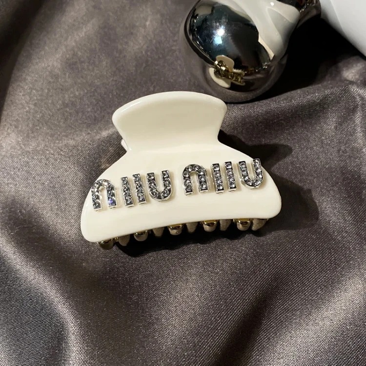 Hairpin ~ Feel the Back of the Head To Grab the Letter Clip