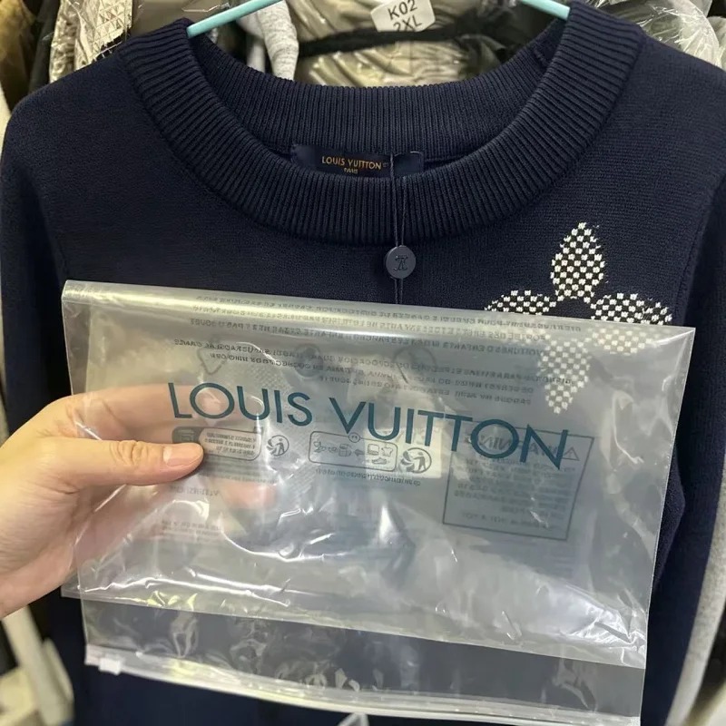 Louis Vuitton Light Luxury Short Sleeved T-shirt for Both Men and Women, Knitted Top with Half Sleeves