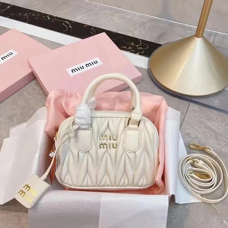 miu lambskin pleated bowling ball Boston daughter carries a small square bag versatile one-shoulder cross-body for women