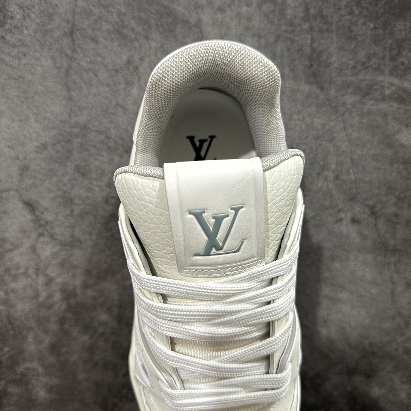 Louis Vuitton Trainer Sneaker T538002