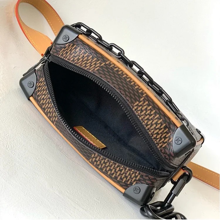 Classic Universal Single Shoulder Bag, Fashionable Retro Bag, Oblique Style, Small Square Shoulder