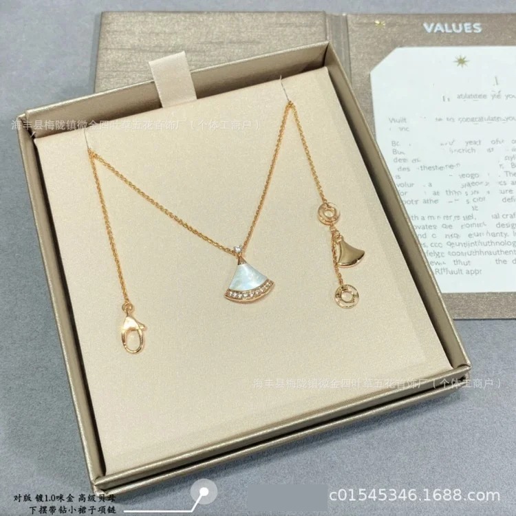 Full of mother-of-pearl chalcedony red double-layered manufacturer's necklace, exquisitely carved Jin Baoge diamond white fan-shaped small skirt fan *No quality problems, no reason to return