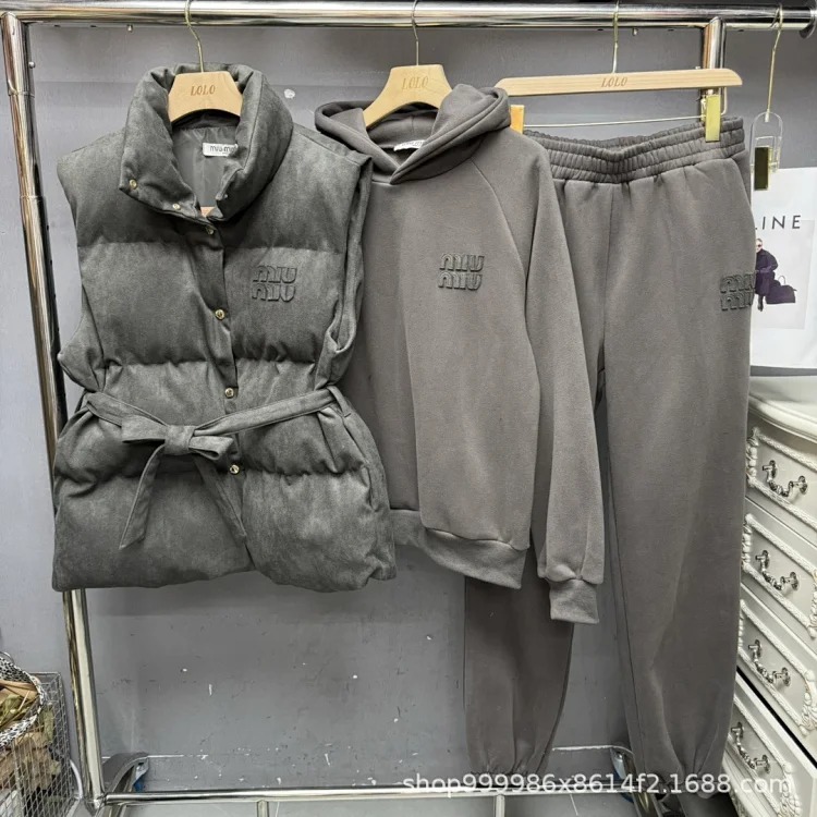 Three-piece Set of Vest, Versatile for + Fleece Sweatshirt 24 Casual + Suede