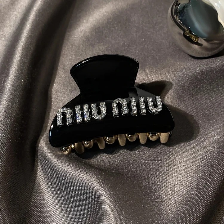 Hairpin ~ Feel the Back of the Head To Grab the Letter Clip