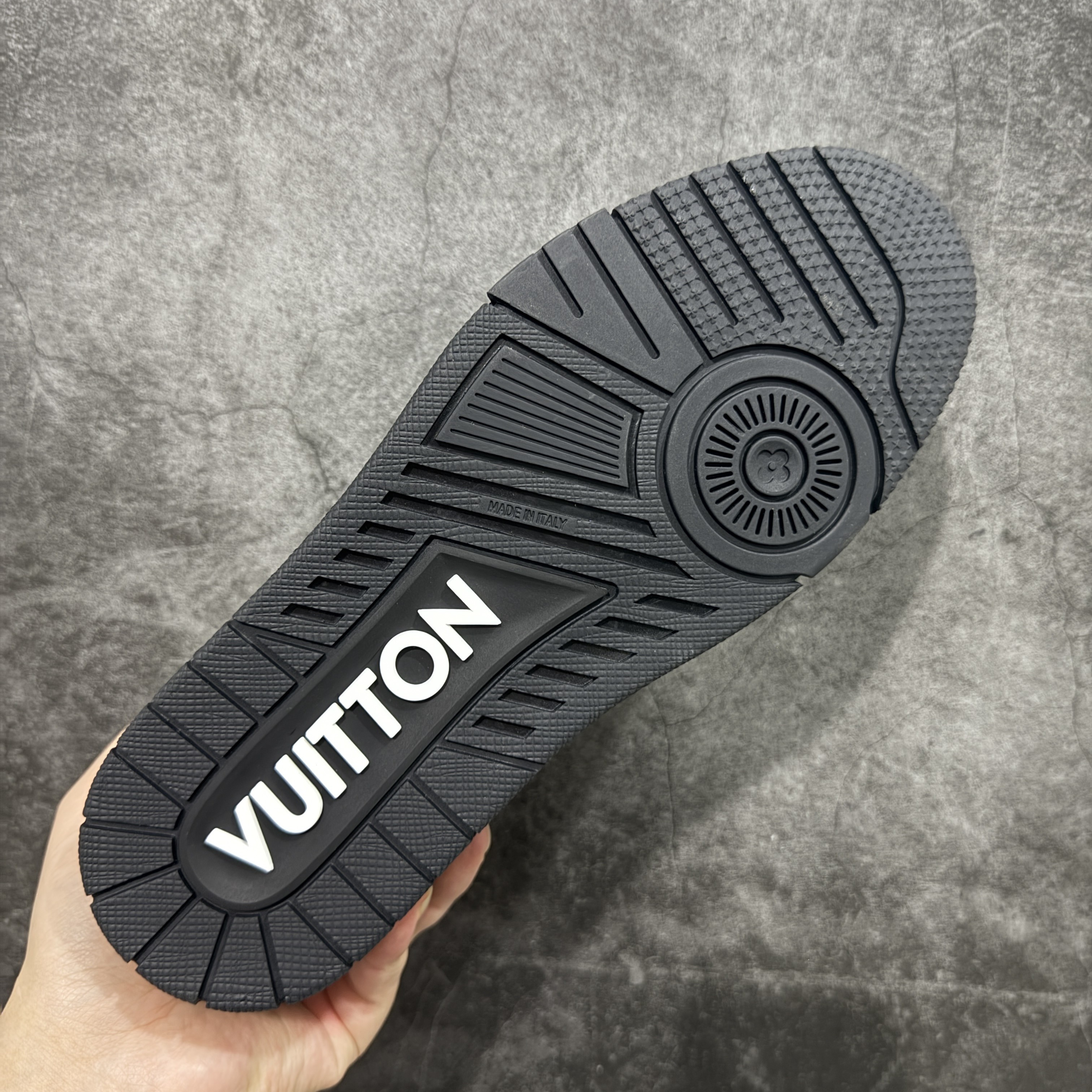 Louis Vuitton Trainer Sneaker T538007