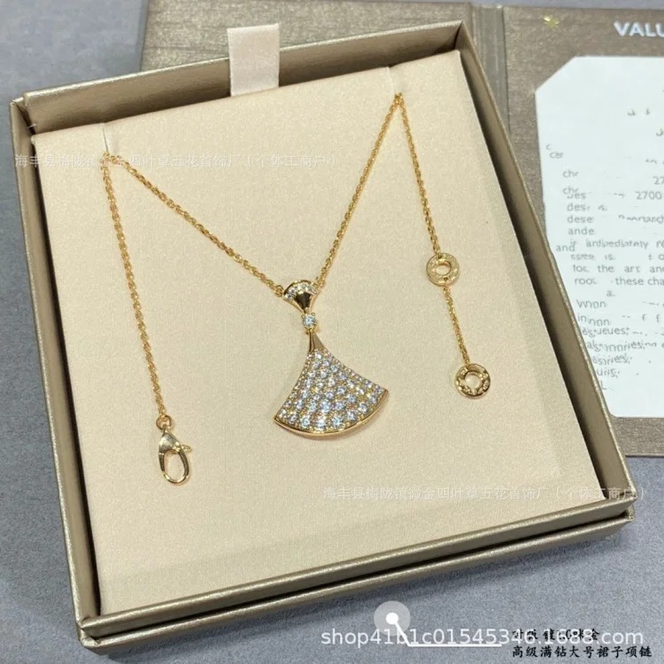 Full of mother-of-pearl chalcedony red double-layered manufacturer's necklace, exquisitely carved Jin Baoge diamond white fan-shaped small skirt fan *No quality problems, no reason to return