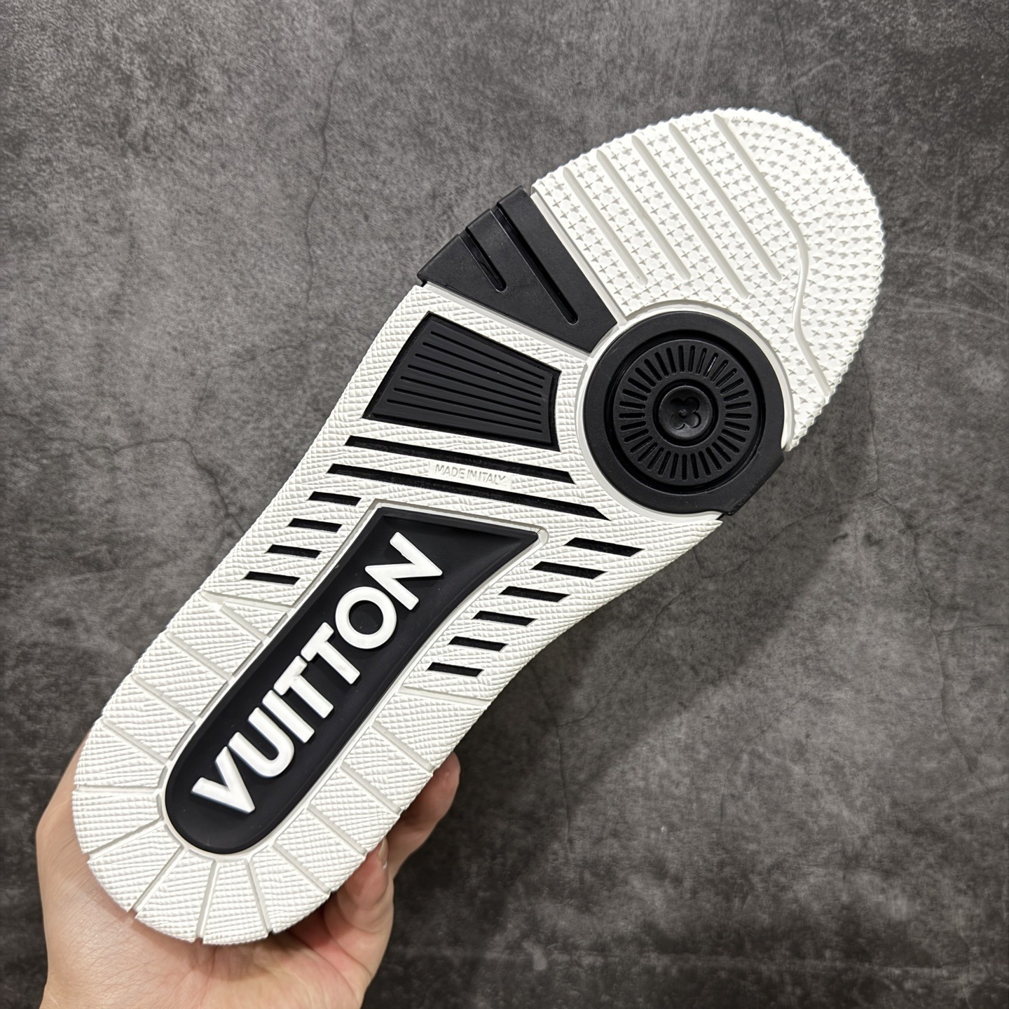 Louis Vuitton Trainer Sneaker T538010