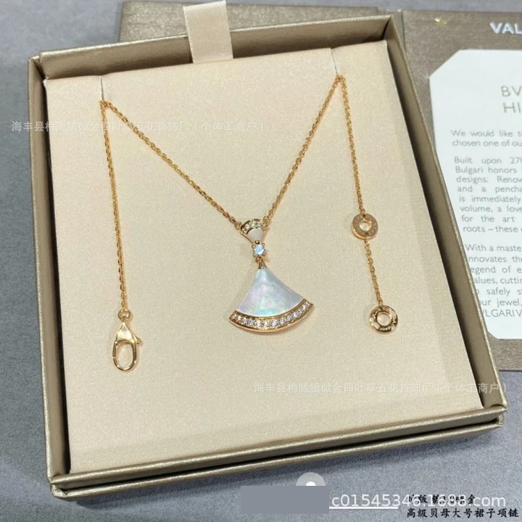 Full of Mother-of-pearl Chalcedony Red Double-layered Manufacturer's Necklace, Exquisitely Carved Jin Baoge Diamond