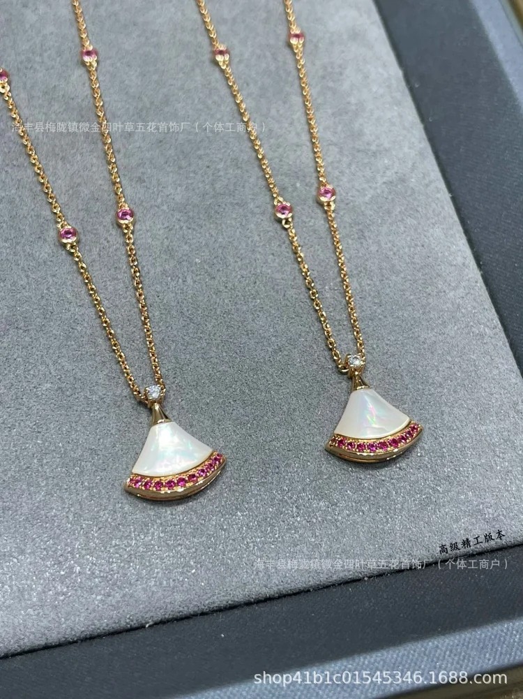 Full of Mother-of-pearl Chalcedony Red Double-layered Manufacturer's Necklace, Exquisitely Carved Jin Baoge Diamond