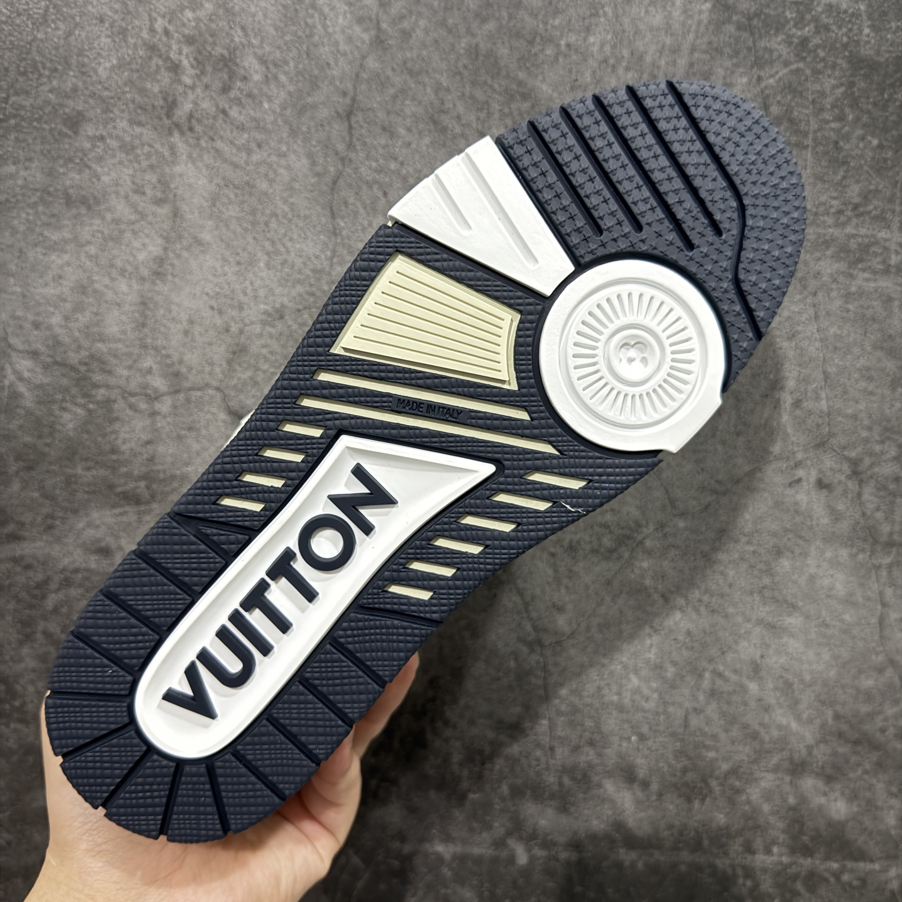 Louis Vuitton Trainer Sneaker T538006