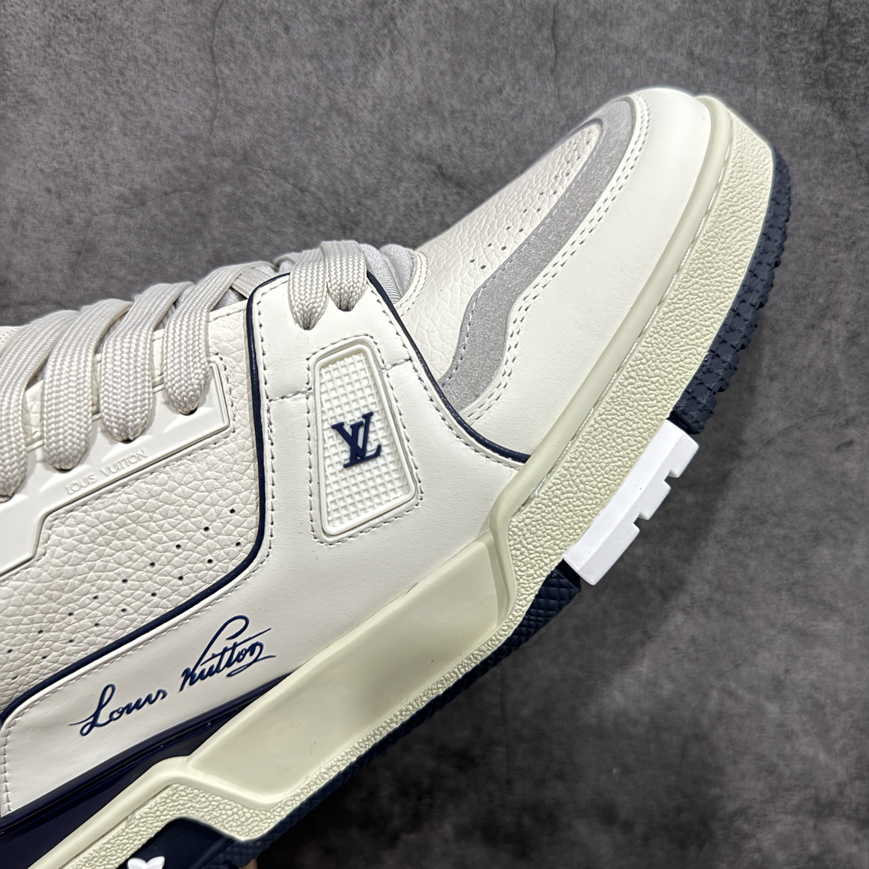 Louis Vuitton Trainer Sneaker T538006