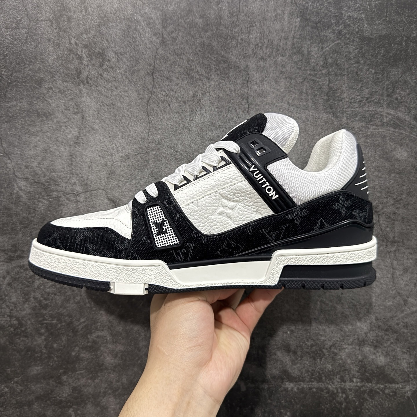 Louis Vuitton Trainer Sneaker T538004