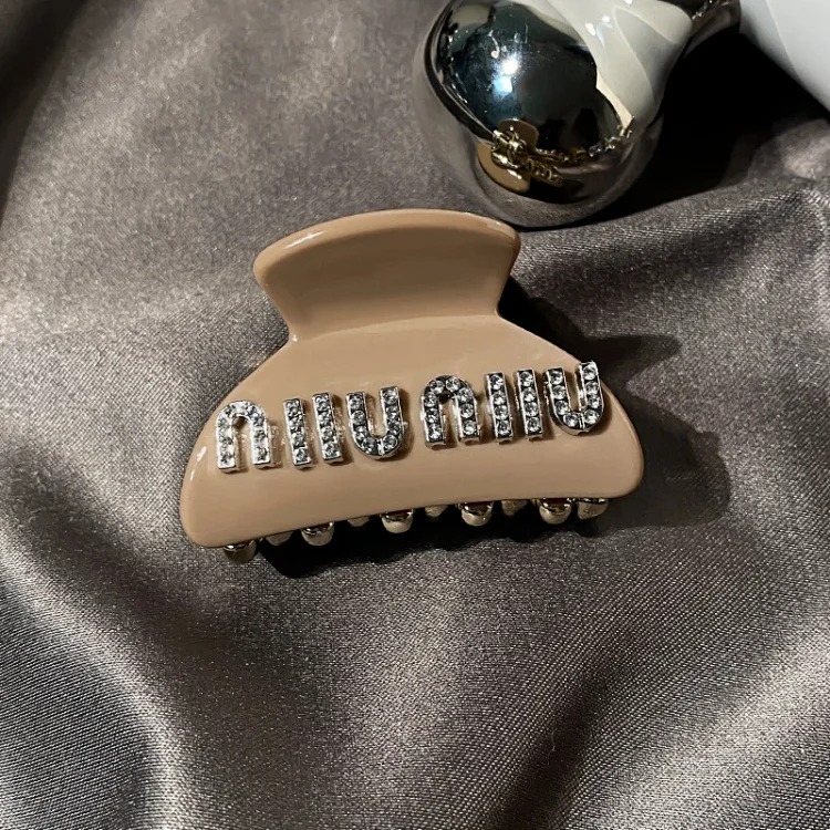 Hairpin ~ Feel the Back of the Head To Grab the Letter Clip
