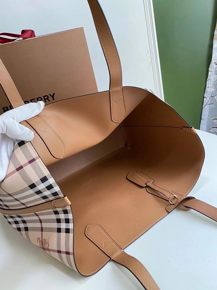 Burberry Classic Double Sided Shopping Bag Lightweight Large Capacity Handbag Tote Bag Women's