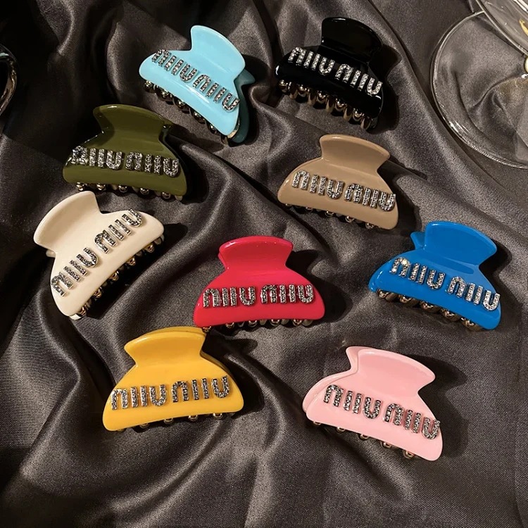 Hairpin ~ Feel the Back of the Head To Grab the Letter Clip