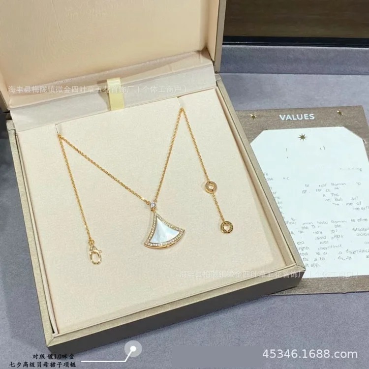 Full of mother-of-pearl chalcedony red double-layered manufacturer's necklace, exquisitely carved Jin Baoge diamond white fan-shaped small skirt fan *No quality problems, no reason to return
