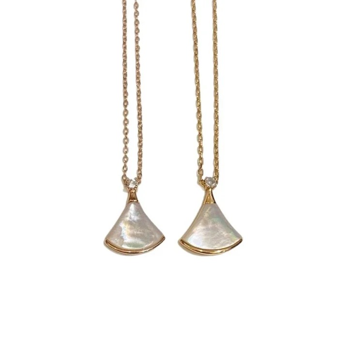 Full of Mother-of-pearl Chalcedony Red Double-layered Manufacturer's Necklace, Exquisitely Carved Jin Baoge Diamond
