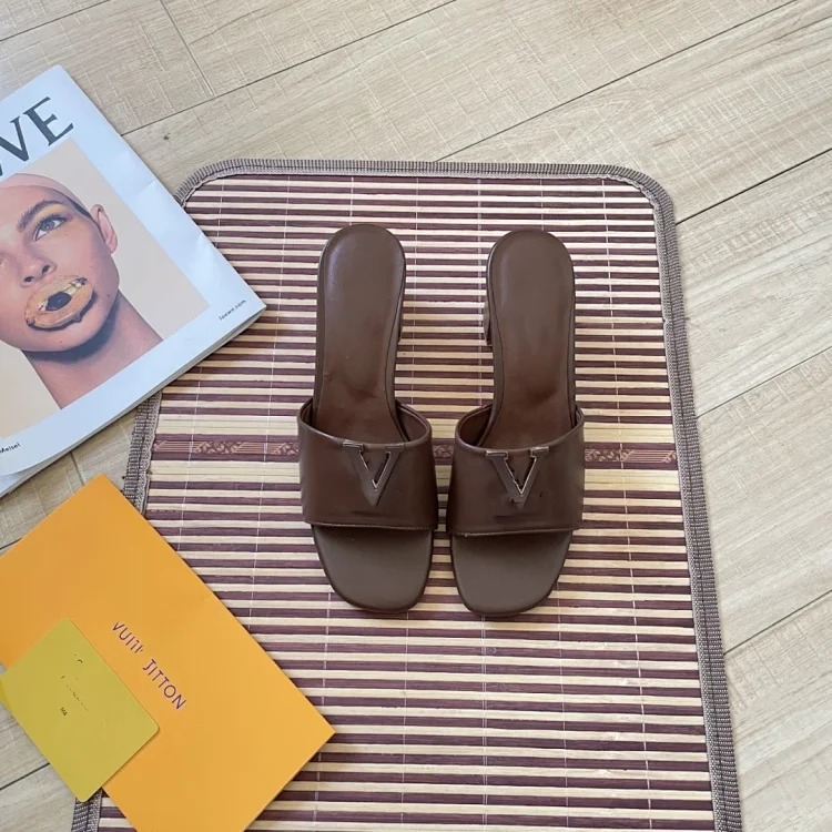 Wear Fashionable Beach Shoes and Sandals At the Beach, One-piece Slippers, Thick-heeled Slippers, Sneakers