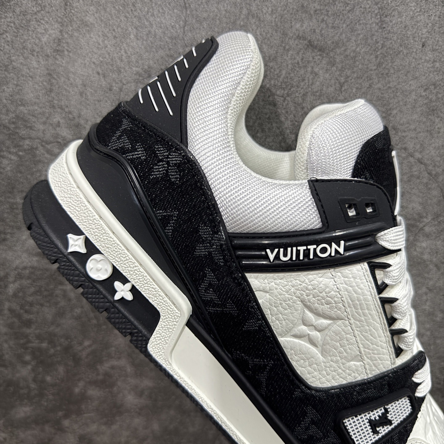 Louis Vuitton Trainer Sneaker T538004