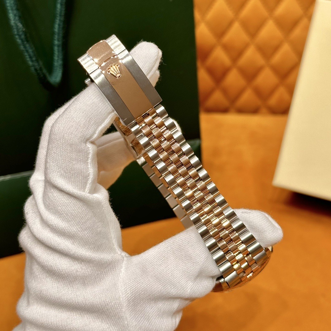 Rolex watch m126221-001
