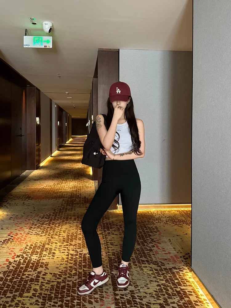 High-waisted Yoga Trousers, Hip-lifting, Tight-fitting Running Sports Outer Wear, Slimming Fitness Nine-point Leggings Pants