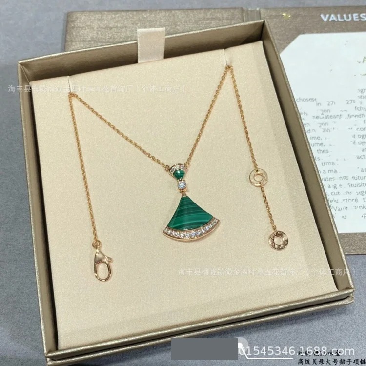Full of mother-of-pearl chalcedony red double-layered manufacturer's necklace, exquisitely carved Jin Baoge diamond white fan-shaped small skirt fan *No quality problems, no reason to return