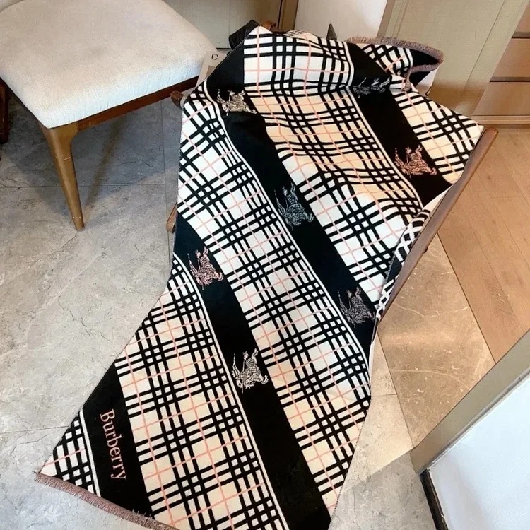 Autumn and winter fashionable and versatile light luxury scarf 01 (no after-sales service for more than 7 days)