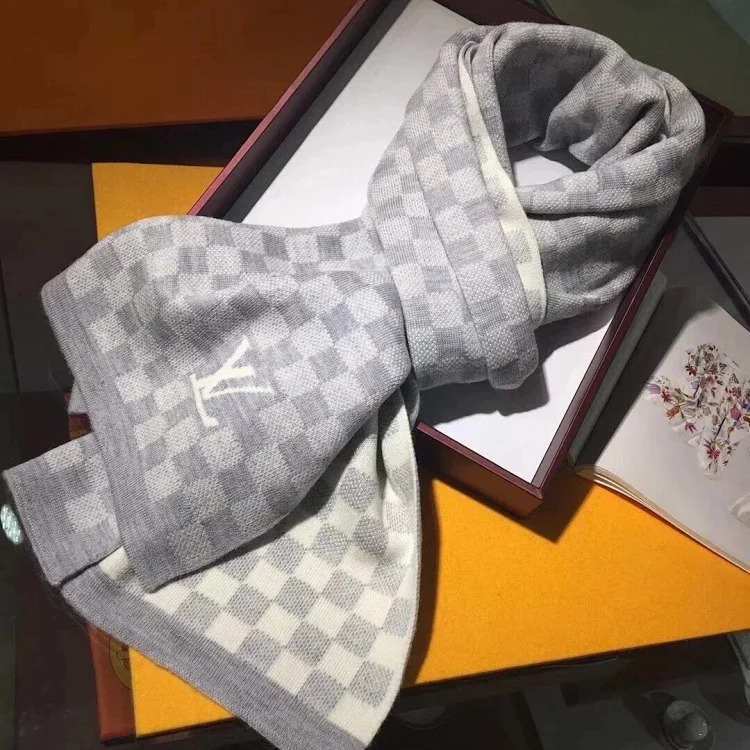 Autumn and winter fashionable and versatile light luxury scarf 01 (no after-sales service for more than 7 days)