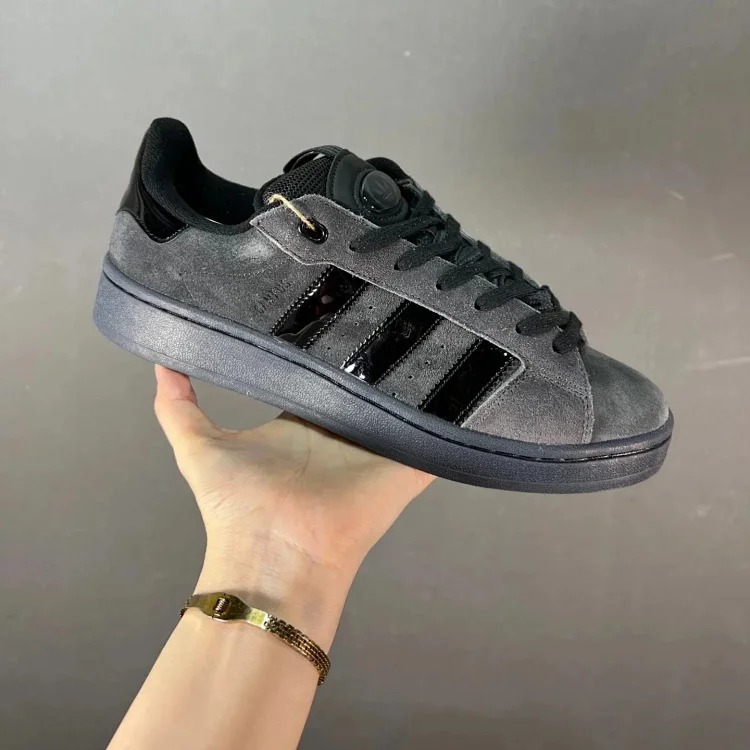 1013 AD 经典复古休闲板鞋 HQ8708 product image