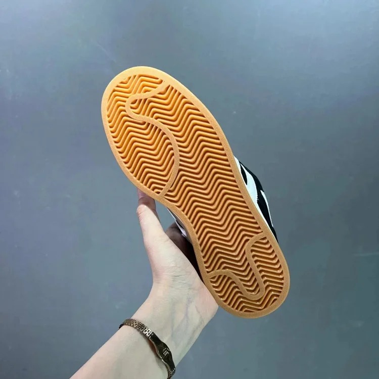 1013 AD 经典复古休闲板鞋 HQ8708 product image