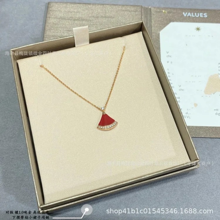 Full of mother-of-pearl chalcedony red double-layered manufacturer's necklace, exquisitely carved Jin Baoge diamond white fan-shaped small skirt fan *No quality problems, no reason to return