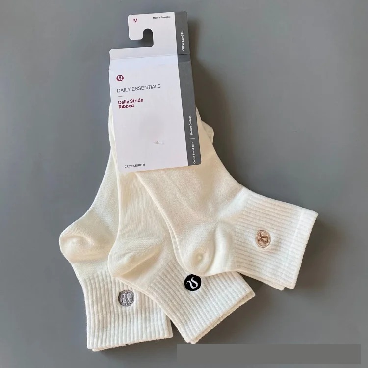 Lululemon Lulu Lulu Embroidered Logo Four Seasons Mid-high-high Solid Color Socks Three Pairs of