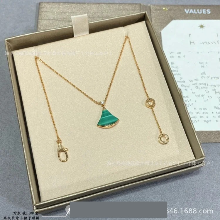 Full of mother-of-pearl chalcedony red double-layered manufacturer's necklace, exquisitely carved Jin Baoge diamond white fan-shaped small skirt fan *No quality problems, no reason to return