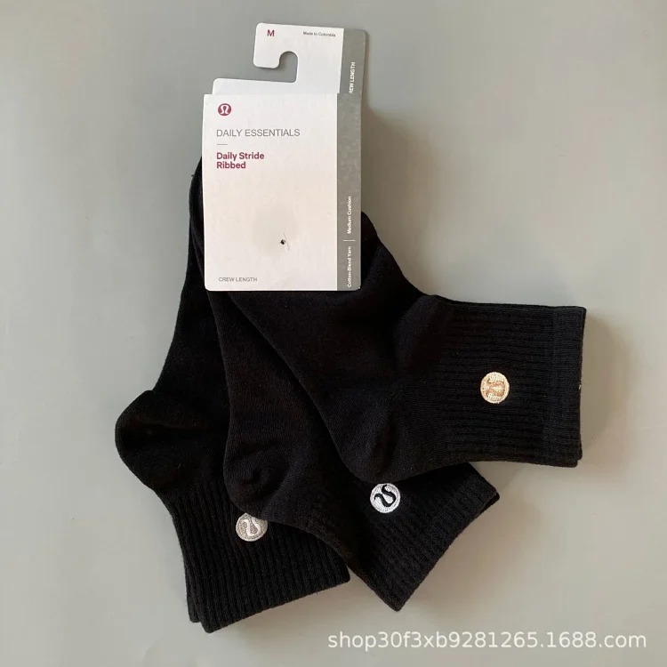 Lululemon Lulu Lulu Embroidered Logo Four Seasons Mid-high-high Solid Color Socks Three Pairs of