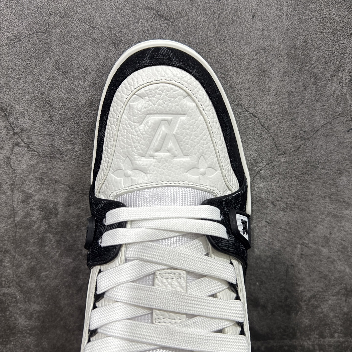 Louis Vuitton Trainer Sneaker T538004
