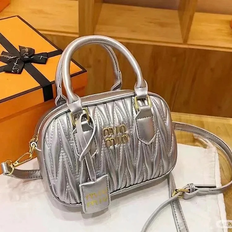 miu lambskin pleated bowling ball Boston daughter carries a small square bag versatile one-shoulder cross-body for women