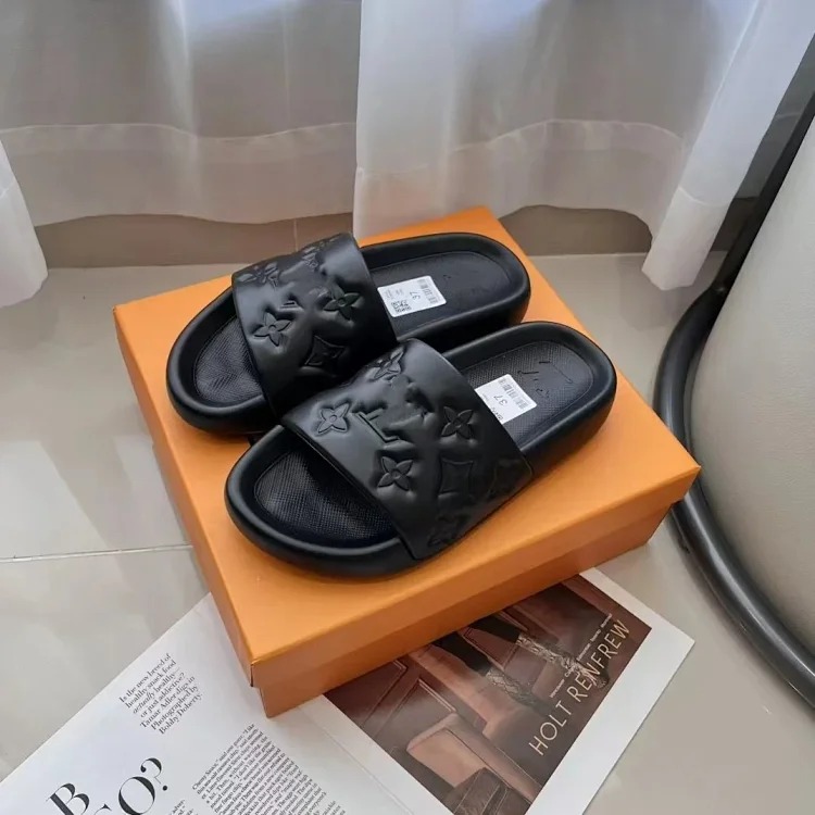 Letter embossed slippers for men and women, flat, non-slip, versatile