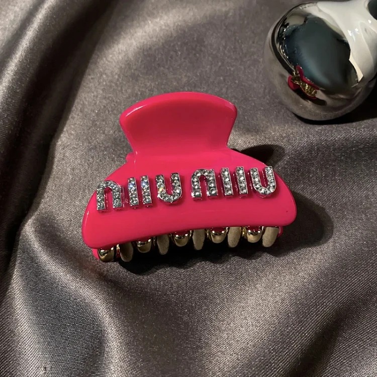 Hairpin ~ Feel the Back of the Head To Grab the Letter Clip