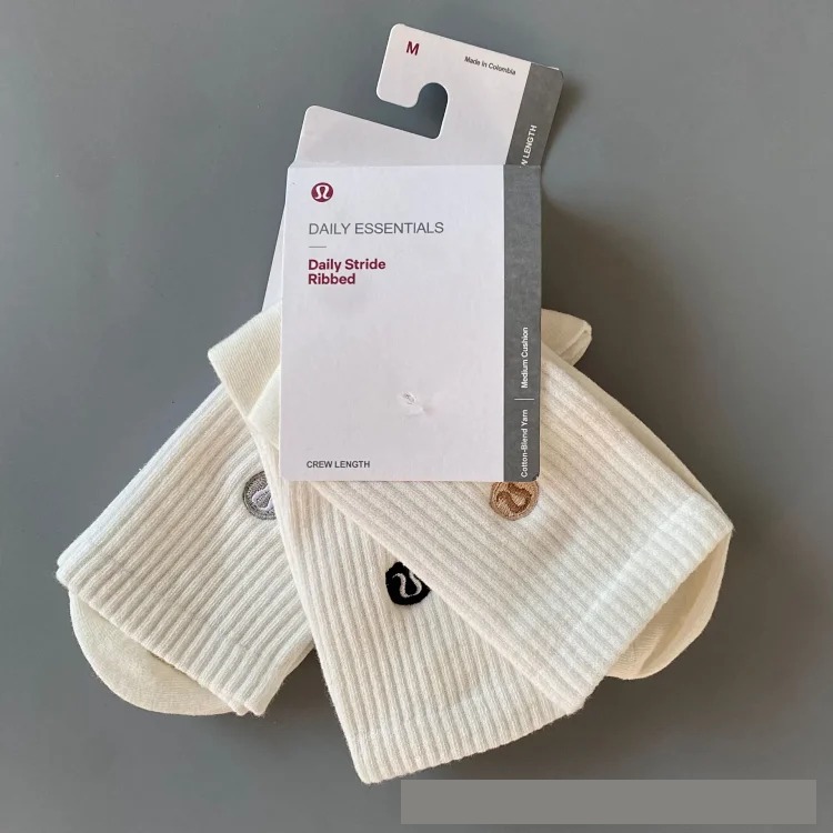 Lululemon Lulu Lulu Embroidered Logo Four Seasons Mid-high-high Solid Color Socks Three Pairs of