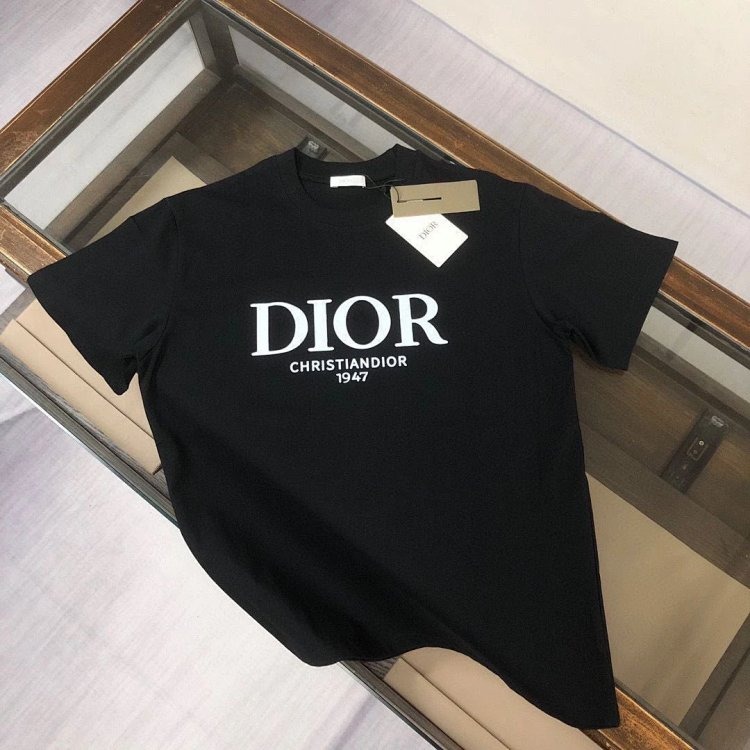 Dior Light Luxury Short Sleeved T-shirt Men's Half Sleeved Top Unisex Dior Short Sleeved Shirt