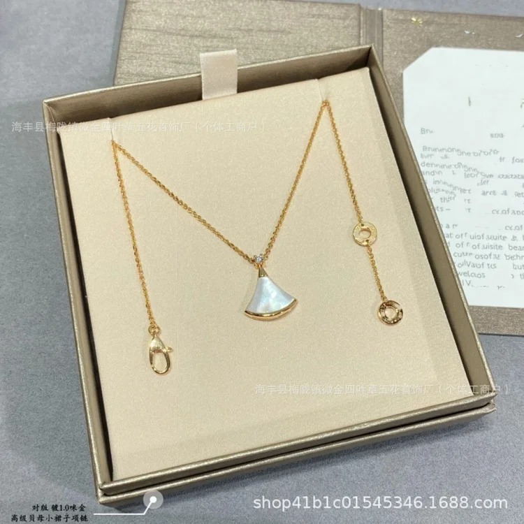 Full of Mother-of-pearl Chalcedony Red Double-layered Manufacturer's Necklace, Exquisitely Carved Jin Baoge Diamond