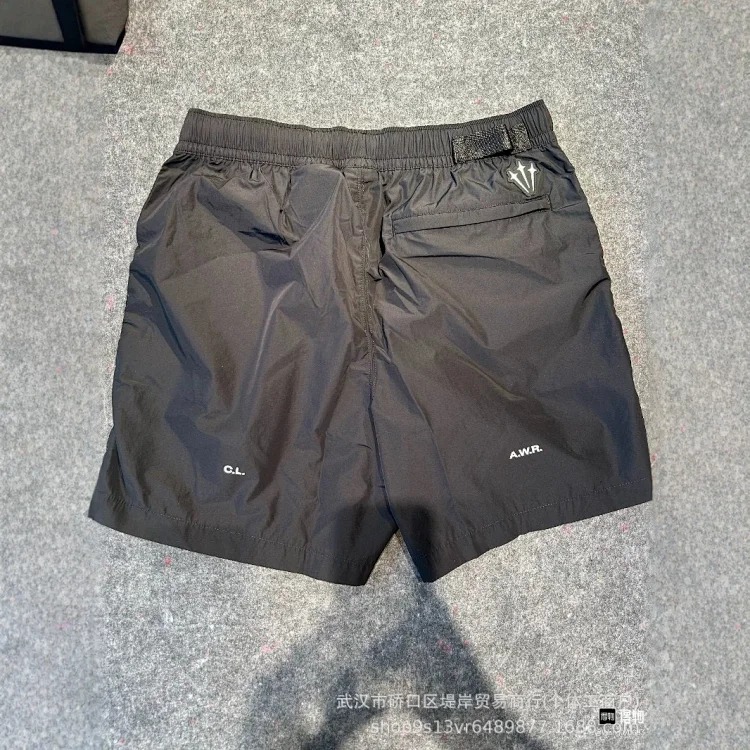 Comfortable, soft and breathable casual shorts with zipper pockets