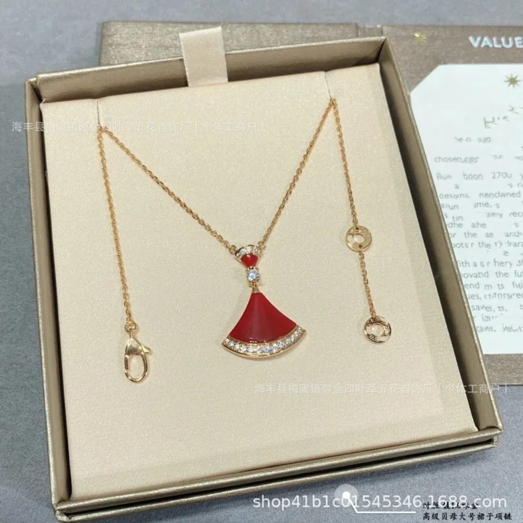 Full of mother-of-pearl chalcedony red double-layered manufacturer's necklace, exquisitely carved Jin Baoge diamond white fan-shaped small skirt fan *No quality problems, no reason to return