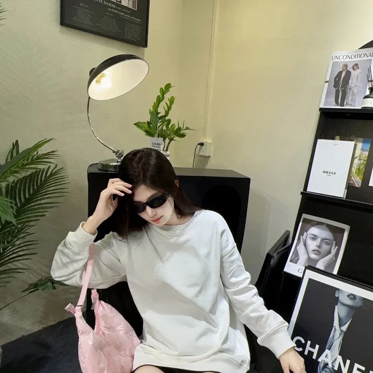 BBR 24Fw dark pattern chest embroidered war horse round neck sweatshirt for men and women