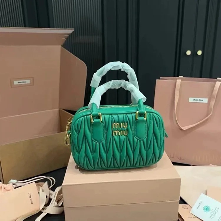 miu lambskin pleated bowling ball Boston daughter carries a small square bag versatile one-shoulder cross-body for women